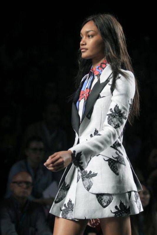 El diseñador Juan Vidal añade a su propuesta un aire 'british', muy pop