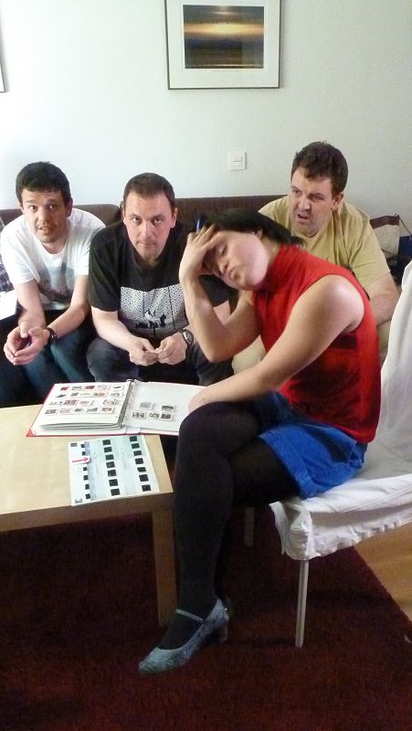 Alejandra toma nota del menú