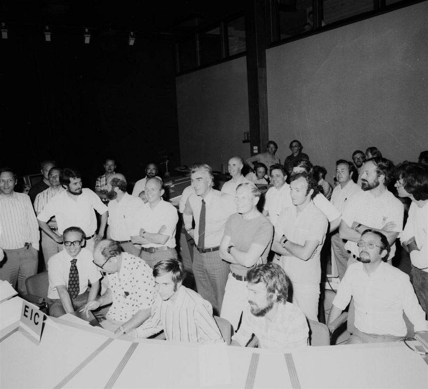 El 17 de junio 1976, en la sala de control del Súper Sincrotón de Protones (PSP) fue un gran día. La máquina aceleró protones a 400 GeV por primera vez.