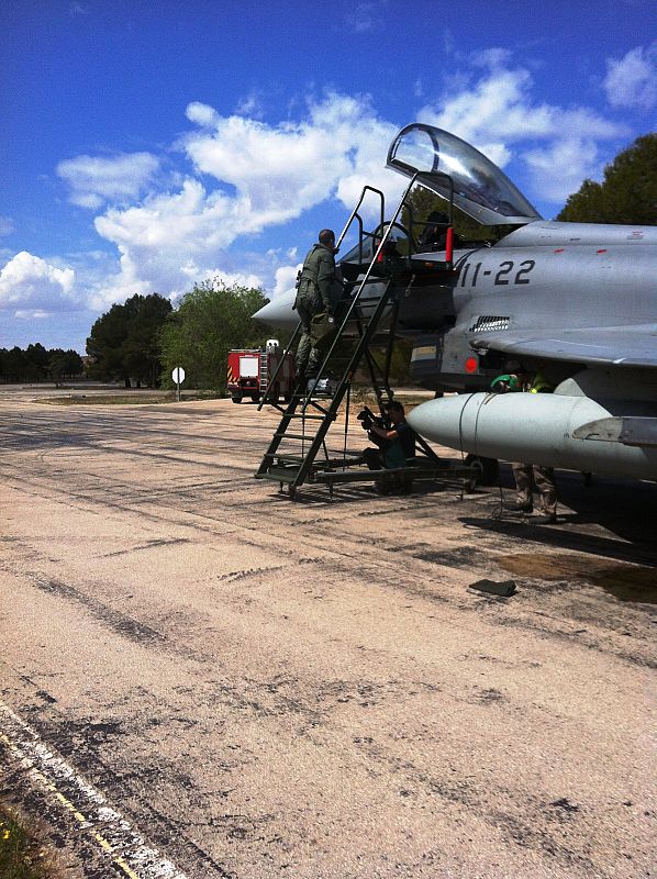 Un Eurofighter se dispone a despegar en la base de Los Llanos (Albacete).