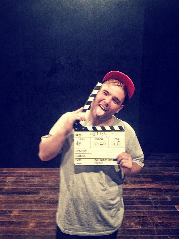 Dani y la claqueta durante las entrevistas en el Teatro Real.