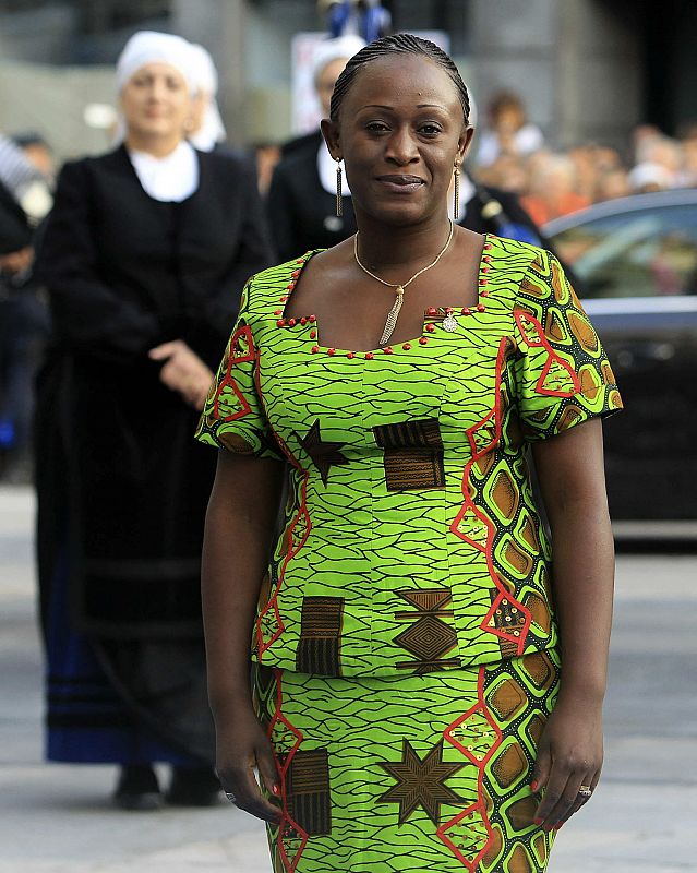 La periodista congoleña Caddy Adzuba, Premio Príncipe de Asturias a la Concordia, a su llegada a la ceremonia de entrega de estos galardones celebrada esta tarde en el Teatro Campoamor de Oviedo