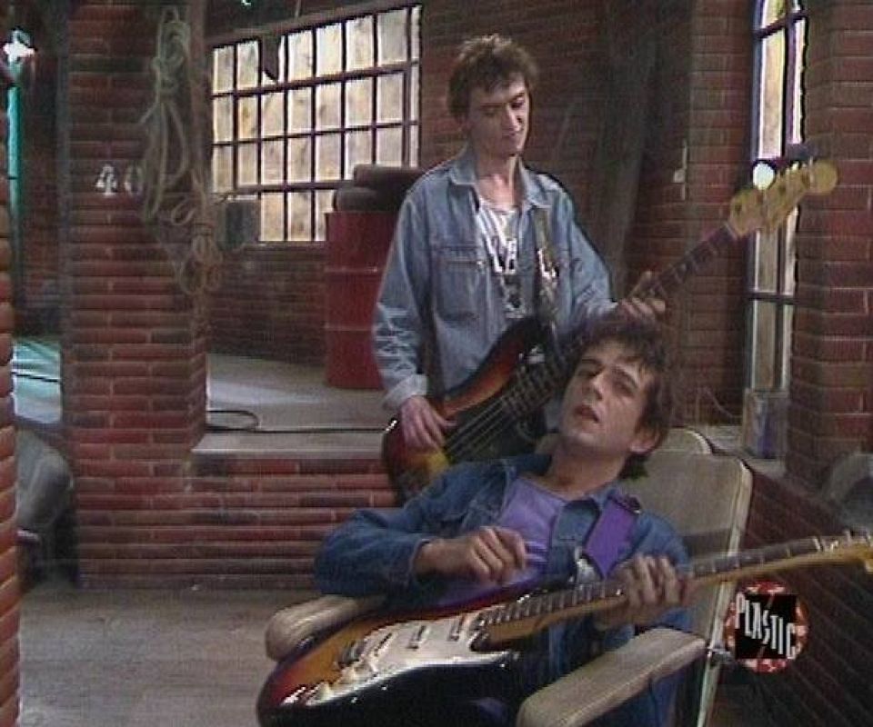   Los enemigos se lo pasan muy bien ellos solos