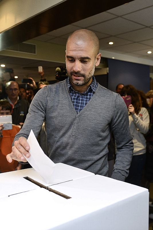 El entrenador del Bayern de Múnich, Pep Guardiola, ha volado a Cataluña con el fin de votar este domingo en la consulta del 9N.