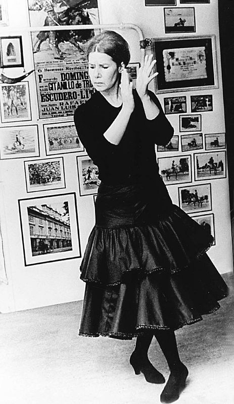 Cayetana, en pose flamenca