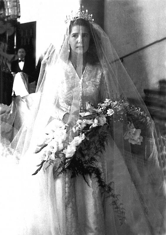 Vestida de novia el día de su primera boda, en 1947