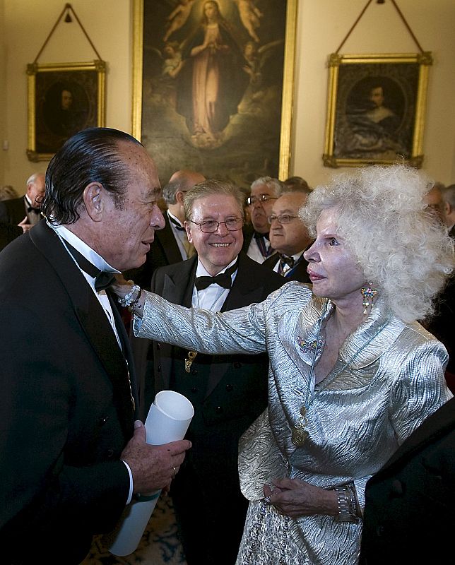 Cayetana de Alba felicita al torero
