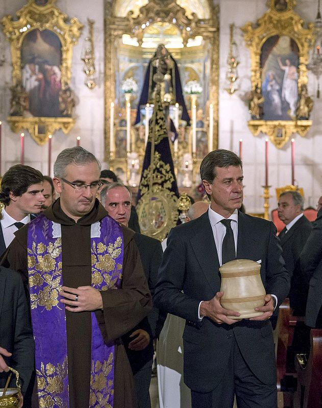 LAS CENIZAS DE LA DUQUESA DE ALBA REPOSAN EN LA CAPILLA DE LOS GITANOS