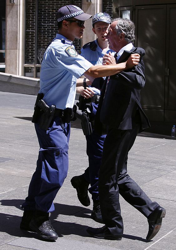 La Policía intercepta a un hombre dentro del perímetro de seguridad del secuestro