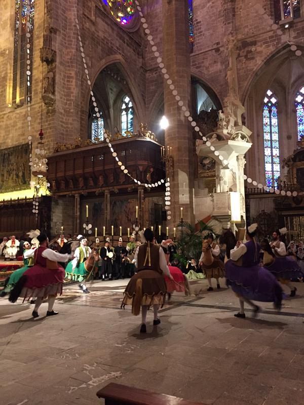 La celebración de la Fiesta del Estandarte en el interior de la catedral de Palma de Mallorca.