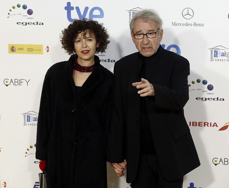 El actor José Sacristán y su mujer, Amparo Pascual, posan en el photocall previo a la gala de los XX Premios Forqué