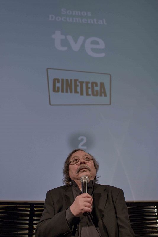 El diseñador Alberto Corazón, en la Cinetaca de Madrid, durante la presentación del documental sobre su obra para el programa 'Imprescindibles'