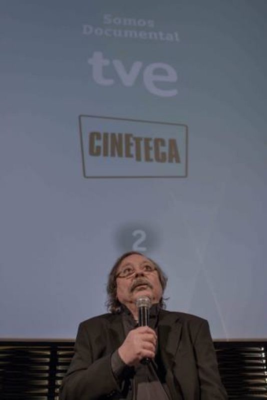   El diseñador Alberto Corazón, en la Cinetaca de Madrid, durante la presentación del documental sobre su obra para el programa 'Imprescindibles'