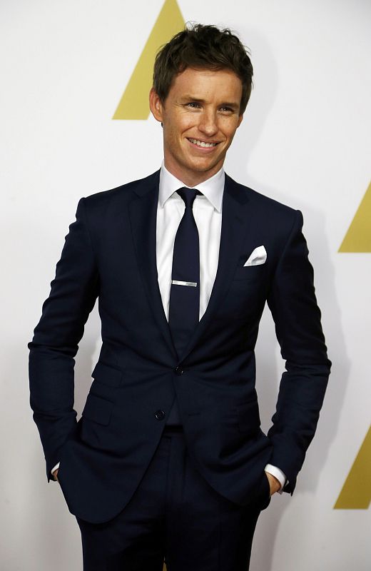 Eddie Redmayne, nominado a mejor intérprete masculino por 'La teoría del todo', en la alfombra roja del almuerzo de nominados de los Oscar.