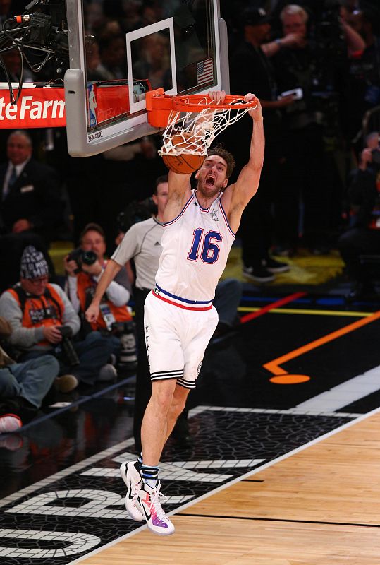 Pau Gasol machaca en el Madison Square Garden.