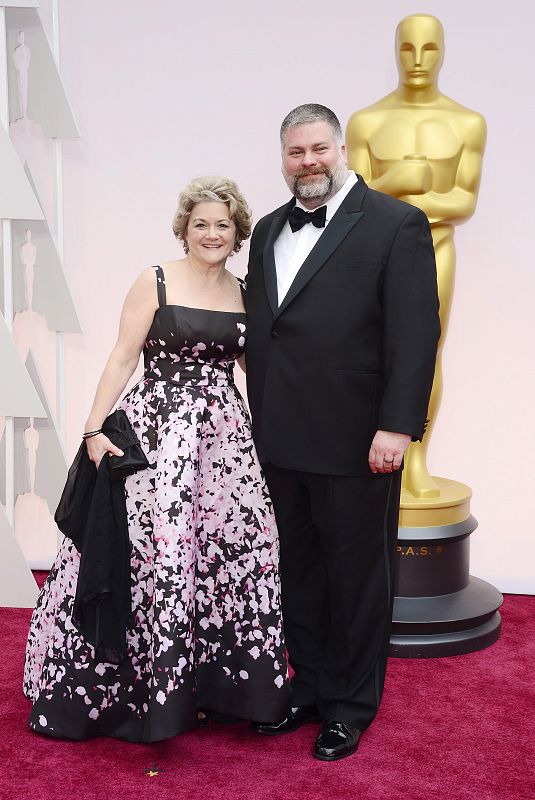 Bonnie Arnold y Dean DeBlois a su llegada a la gala de los Oscar 2015