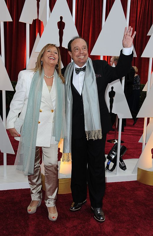 Sergio Mendez y su mujer Gracinha llegn a la alfombra roja en la gala de los Oscar 2015