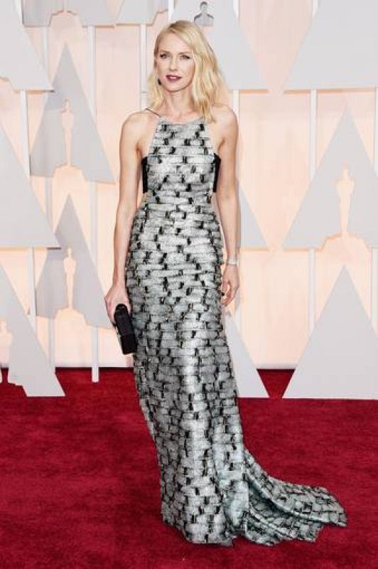La actriz Naomi Watts a su llegada a la gala de los Oscar 2015