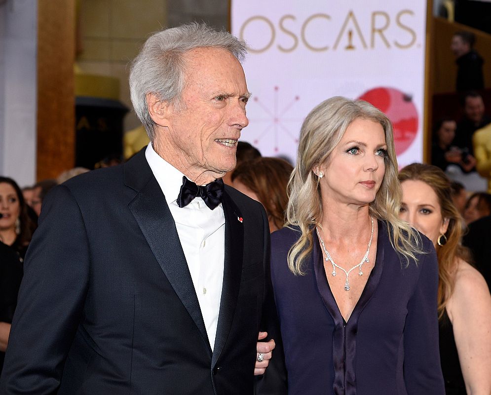 El director Clint Eastwood y Christina Sandera