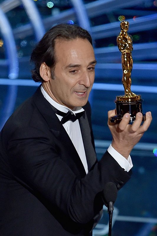 Alexandre Desplat recoge el oscar a la mejor banda sonora por 'Grand Hotel Budapest'