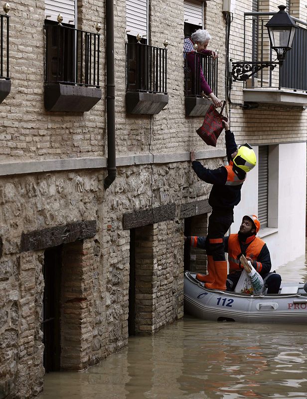 LA CRECIDA DEL EBRO HA PASADO YA POR TUDELA