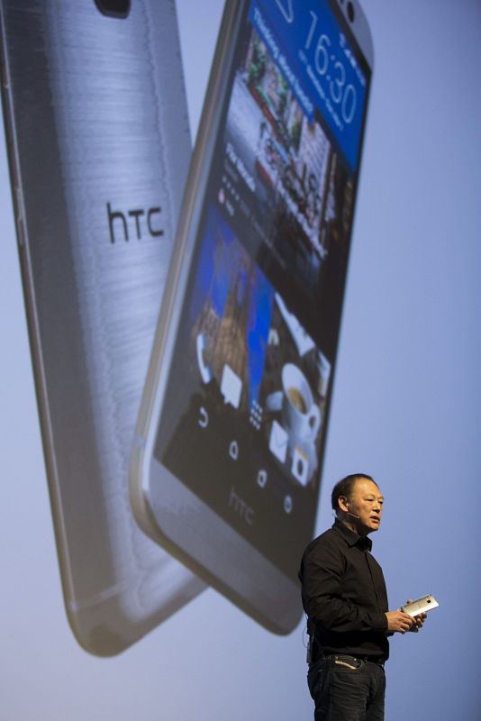 El CEO de HTC, Peter Chou, durante la presentación del nuevo HTC One, en Barcelona.