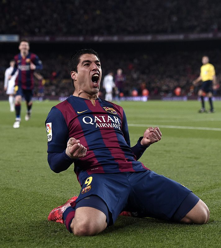 Luis Suárez celebra su gol, el 2-1, ante el Real Madrid.