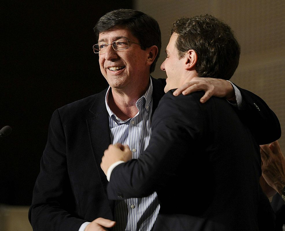 Abrazo entre el candidato de Ciudadanos a la Presidencia de la Junta de Andalucia, Juan Marín, y el lider nacional de su partido, Albert Rivera.