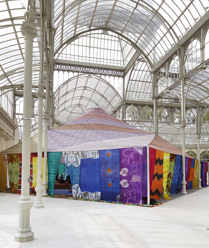 Federico Guzmán. Tuiza. Las culturas de la jaima. Vista de la exposición en el Palacio de Cristal