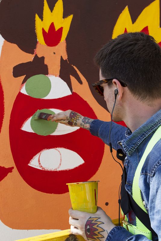 Ricardo Cavolo da el último toque a su obra en Getafe.