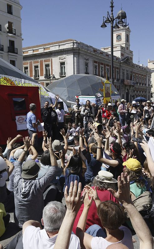 La madrileña Puerta del Sol alberga este viernes y sábado a ciudadanos que conmemoran el movimiento popular vivido hace cuatro años.