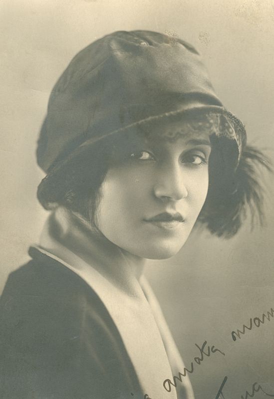 "Tina Modotti con sombrero" (1920)