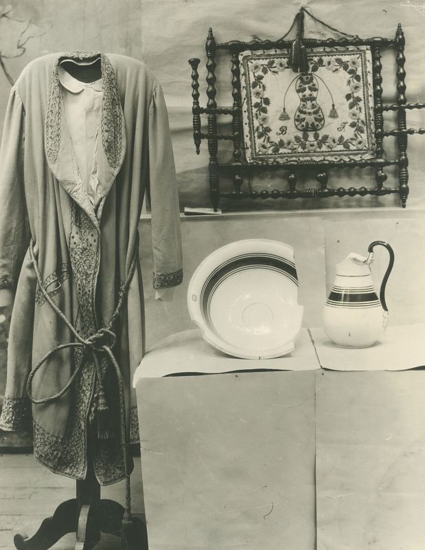 Tina Modotti, "Bodegón (vestido, palangana, jofaina)" (1928-29)