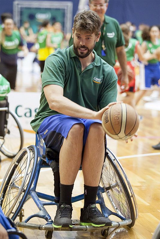 MARC GASOL EN CLINIC EN LA LAGUNA