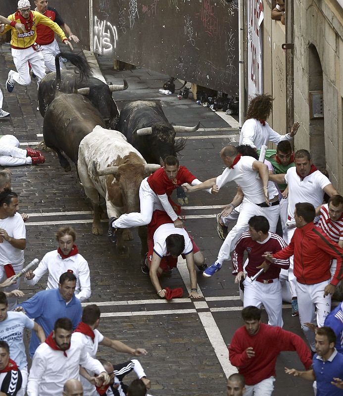 La pericia de los mozos en la carrera y la nobleza de los toros ha permitido un encierro limpio