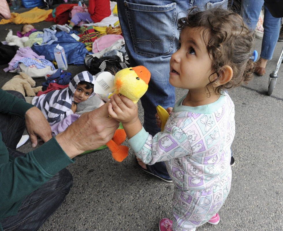Comida, ropa y juguetes