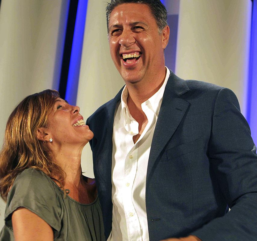 El candidato del PP a la Generalitat, Xavier García Albiol, y la presidenta de los populares catalanes, Alicia Sánchez-Camacho, durante el acto de inicio de campaña a las elecciones catalanas del 27S, que han celebrado en Barcelona.