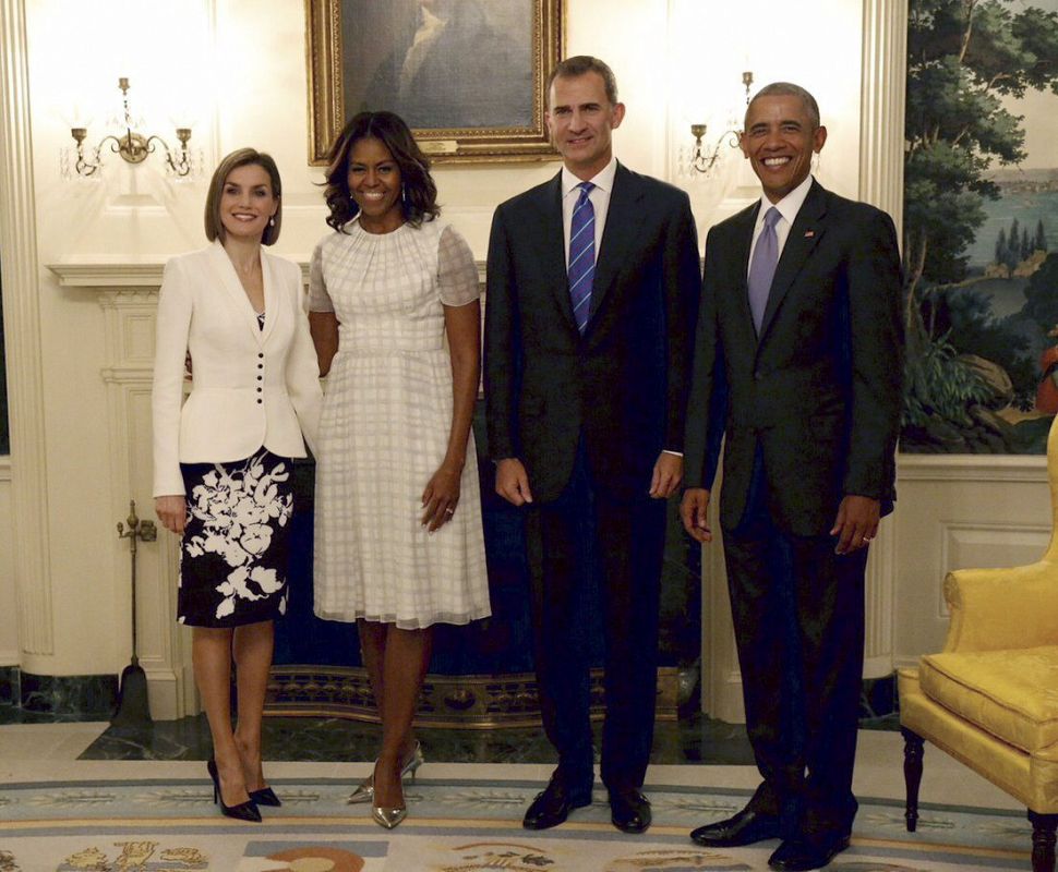 Los reyes Felipe y Letizia junto al presidente de EEUU, Barack Obama y la primera dama, Michelle, posando en la Casa Blanca.