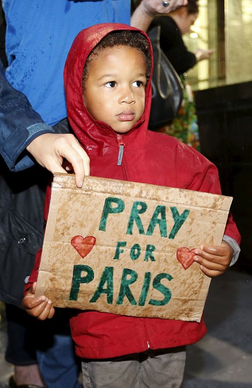 Uno de los mensajes más leídos desde la noche del viernes: "Pray for Paris" (reza por París), en solidaridad con las víctimas.