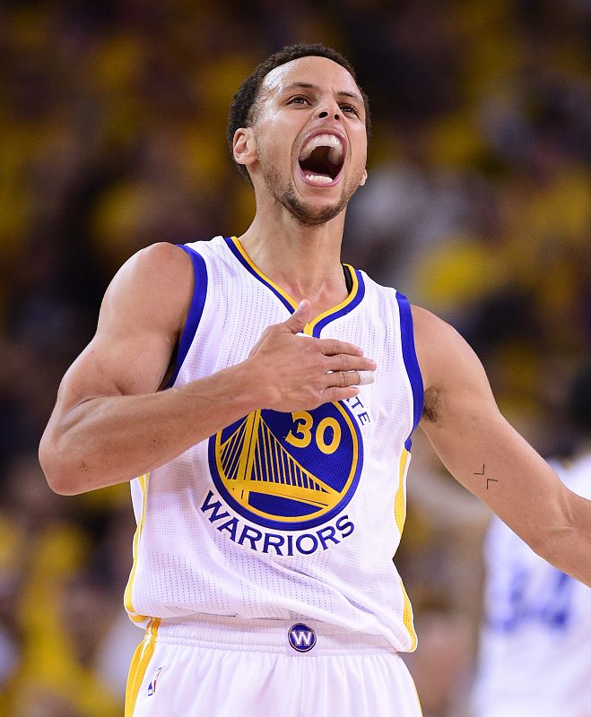 El base de los Warriors, MVP de la temporada en la NBA, Stephen Curry.