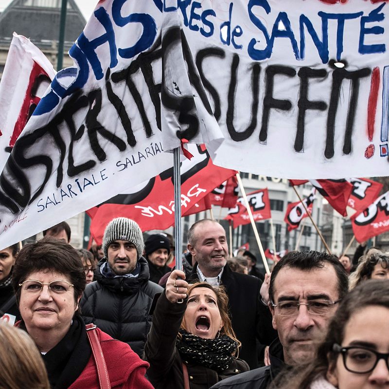 Miles de manifestantes recorren el centro de Lyon como parte de la huelga de funcionarios