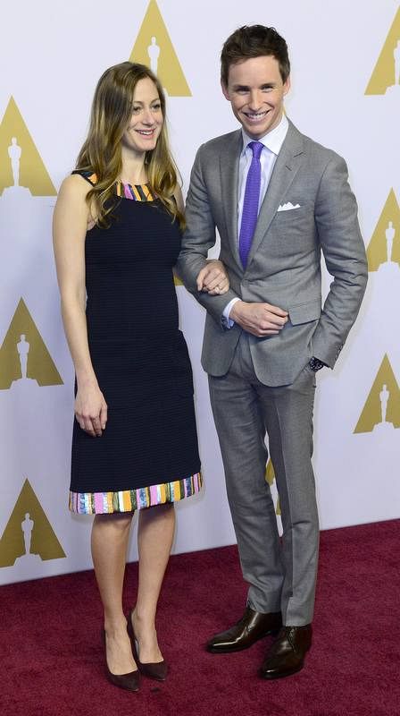 El actor británico Eddie Redmayne, nominado a mejor actor por 'La chica danesa' junto a su esposa Hannah Bagshawe.