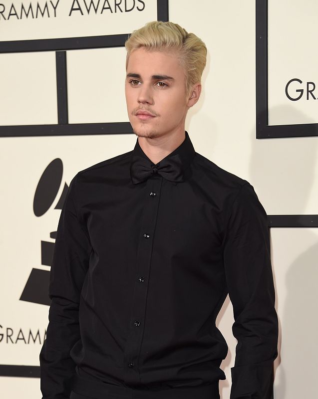 Justin Bieber en la alfombra roja de los Grammy, en Los Ángeles.
