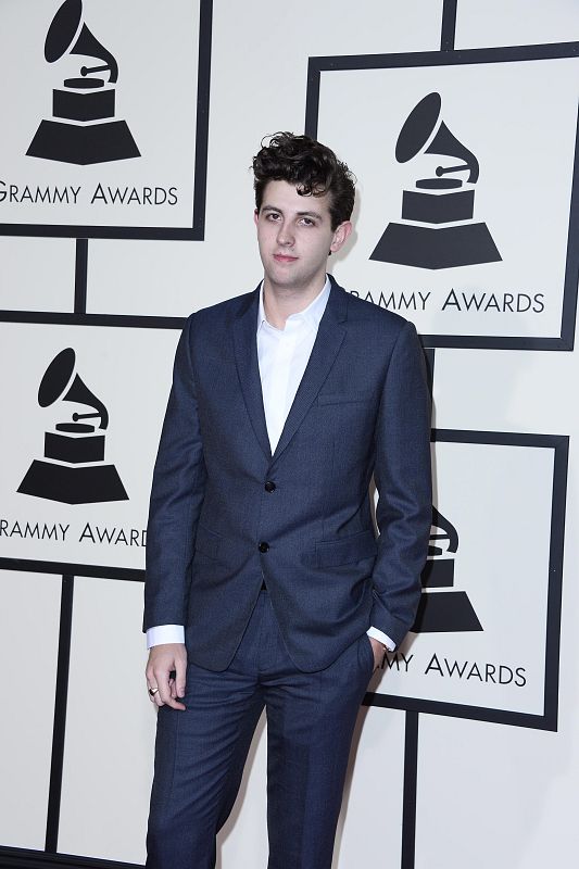 Jamie XX posa a su llegada a la ceremonia de entrega de los 58 edición de los premios.