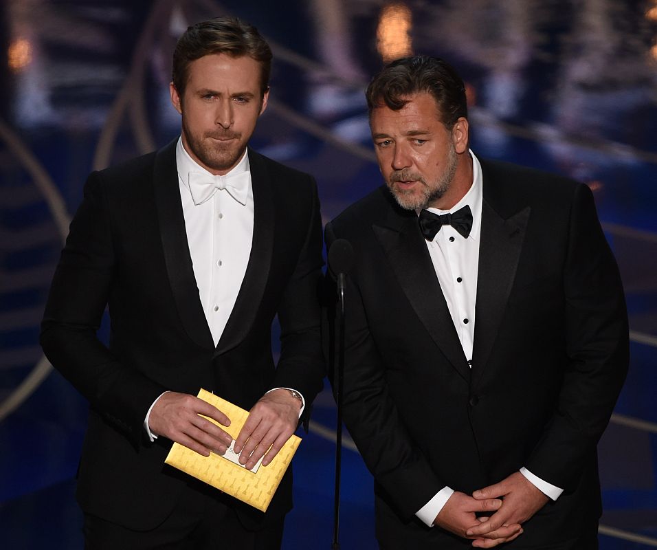 Ryan Gosling y Russell Crowe han entregado uno de los premios a mejor guión