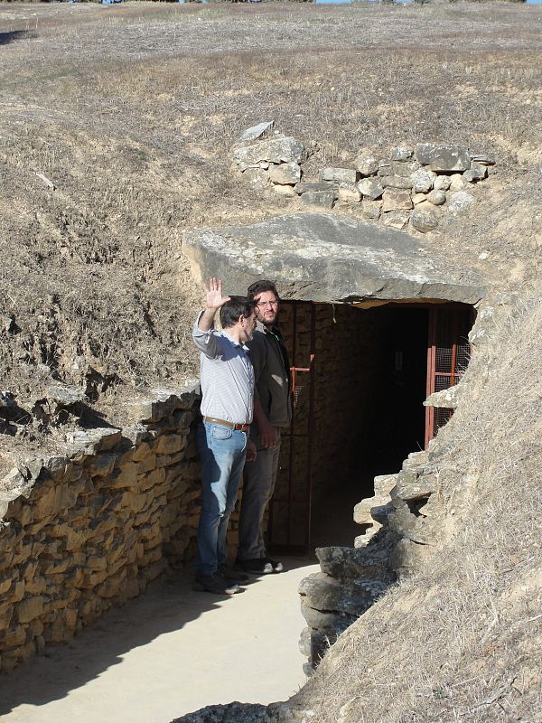Esperando que el sol entre en el corredor de El Romeral