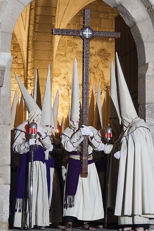 Salida de la Hermandad Penitencial de Jesús Yacente en Zamora