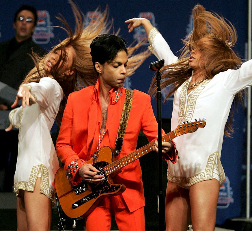 Prince en una actuación para la Super Bowl de 2007 en Miami Beach, en Florida