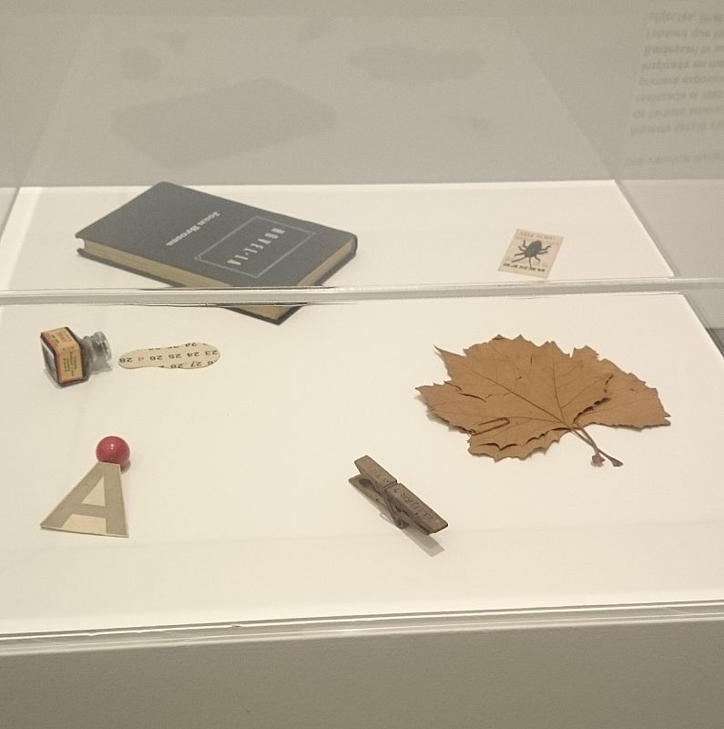 Los primeros 'poemas objeto' de Joan Brossa, expuestos en el MACBA