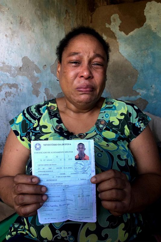 Mónica Aparecida Correa, madre de Cleiton Correa de Souza, muerto a tiros por la policía